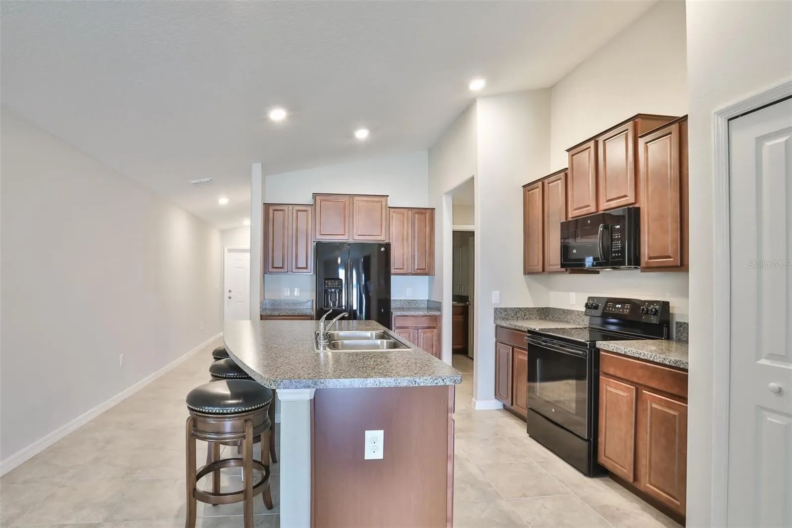 7608 BLUE IRIS LN