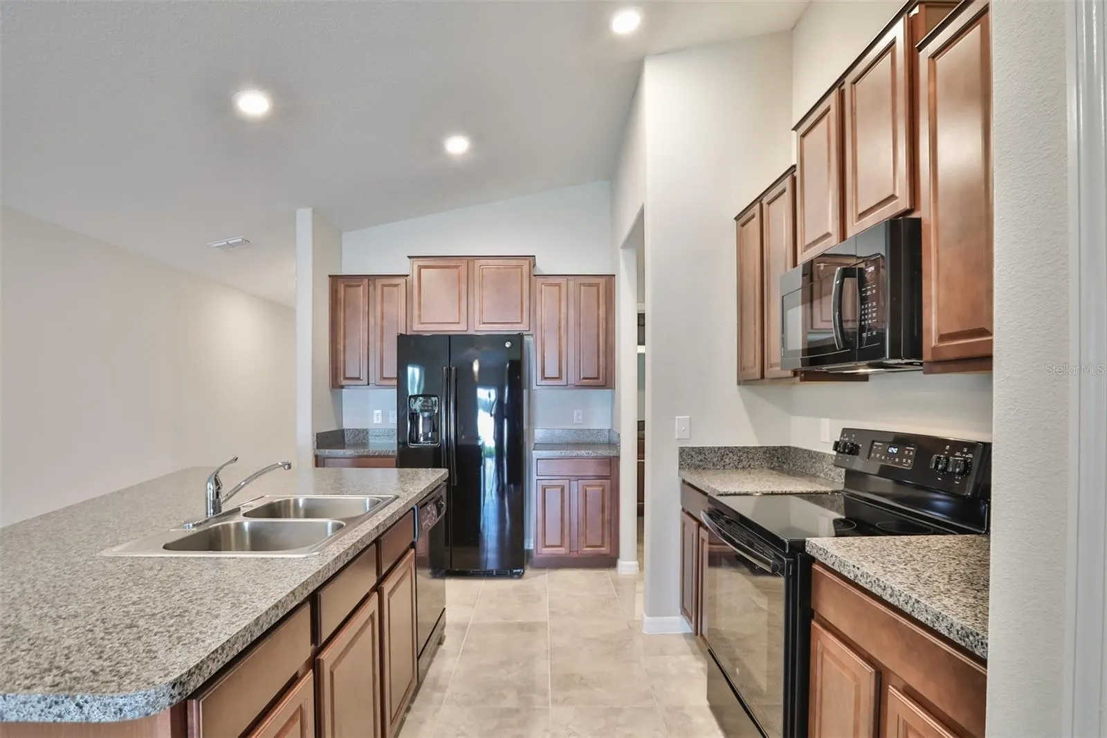7608 BLUE IRIS LN