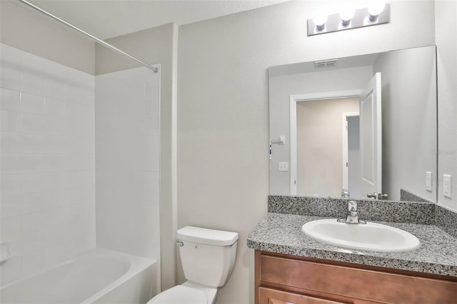 7608 BLUE IRIS LN