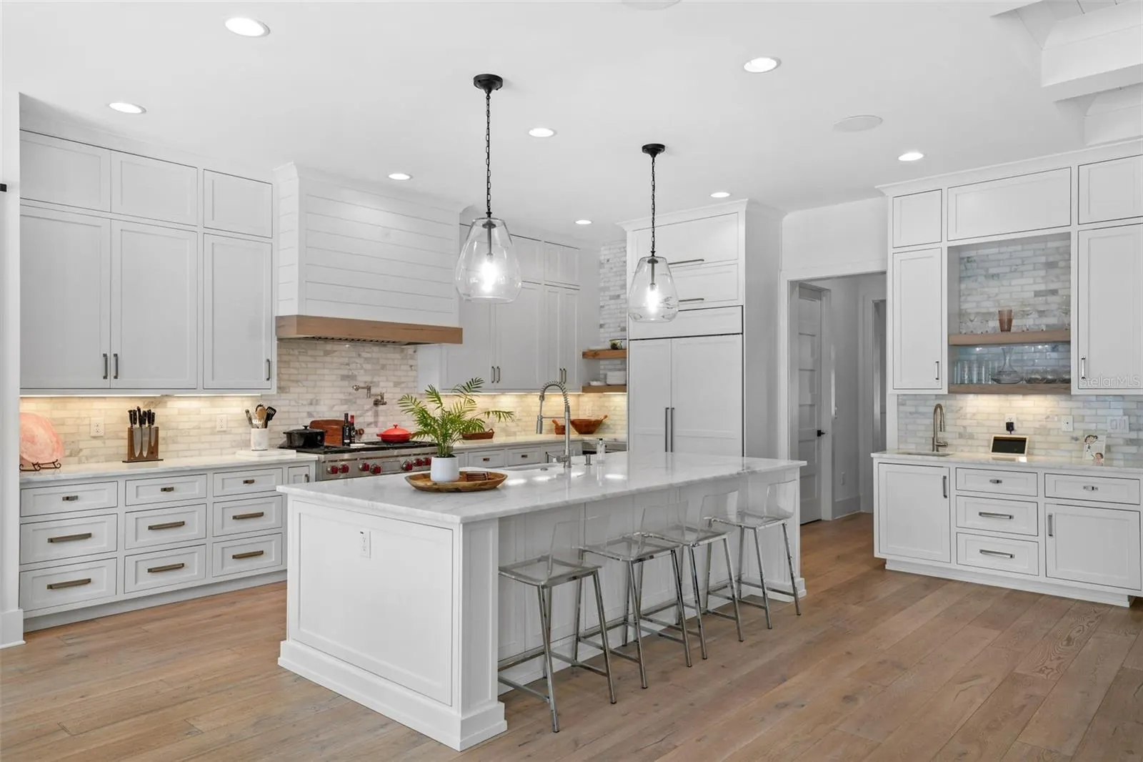 555 SUWANEE CIR