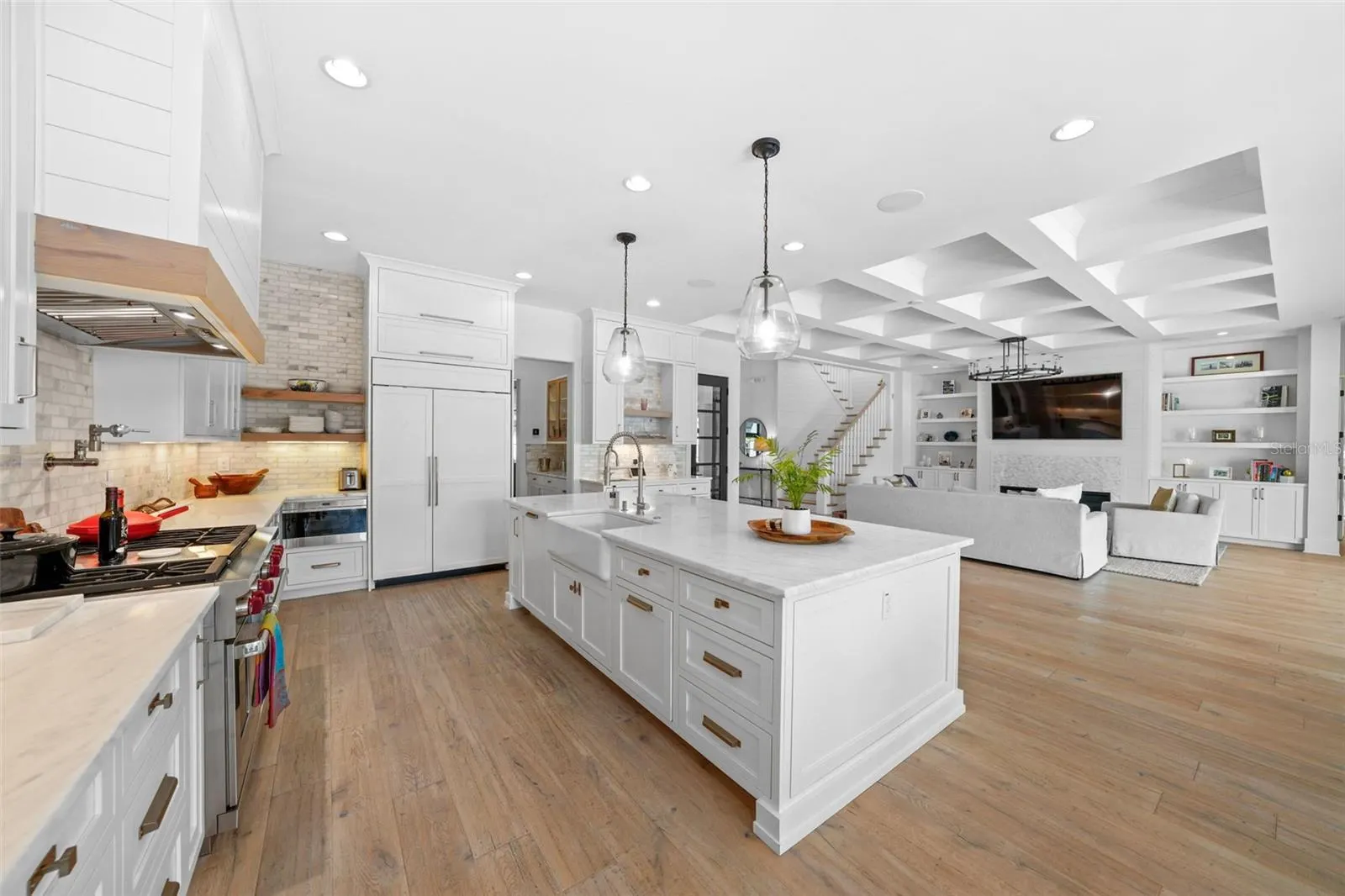 555 SUWANEE CIR