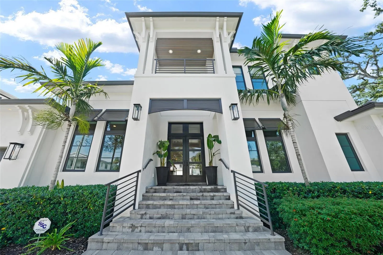 555 SUWANEE CIR