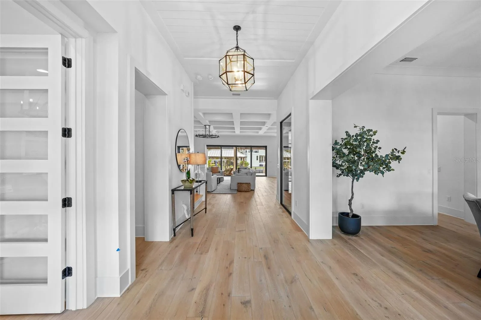 555 SUWANEE CIR