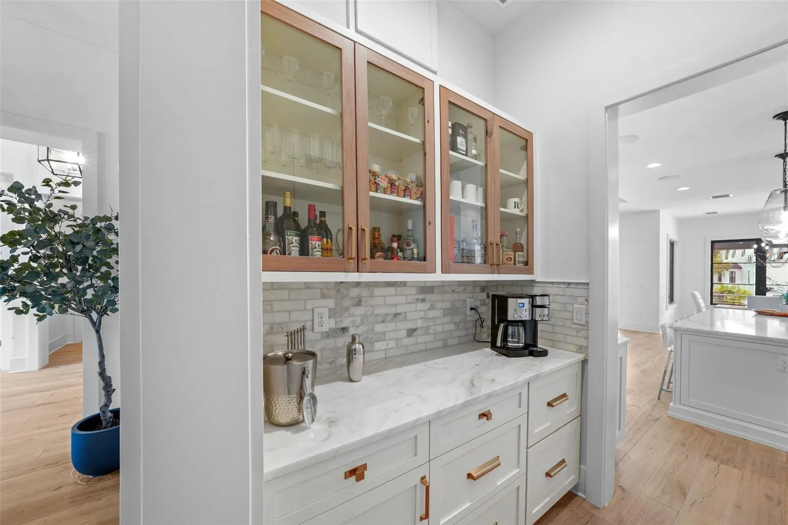 555 SUWANEE CIR