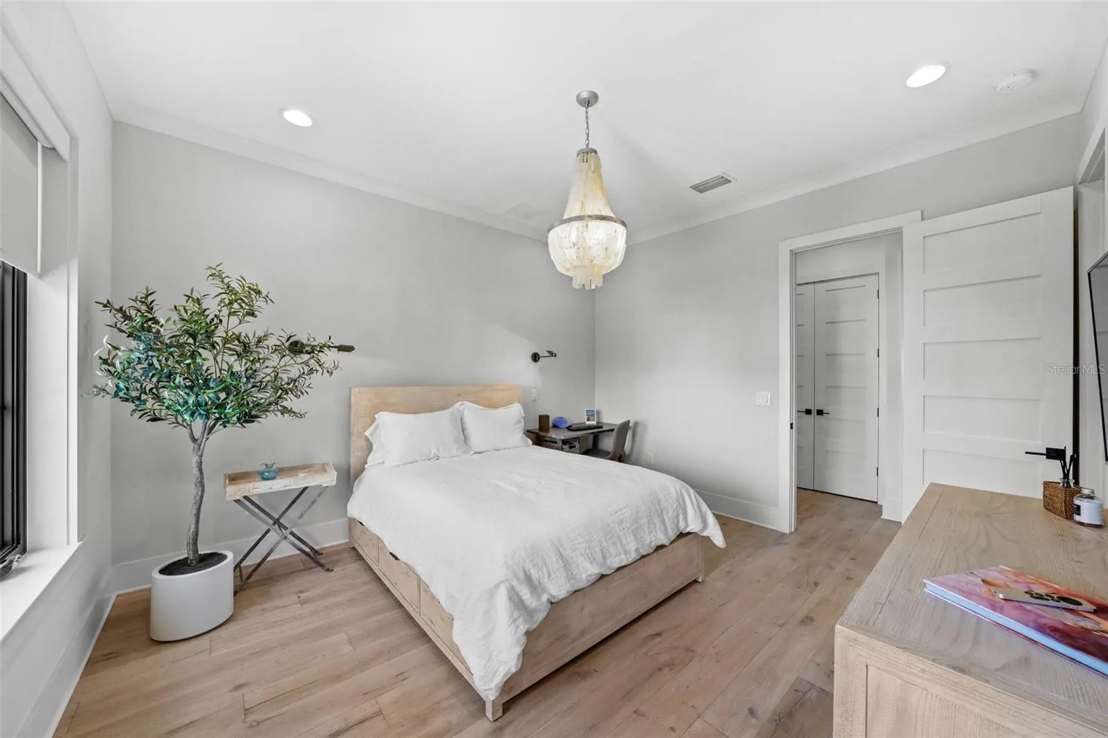 555 SUWANEE CIR