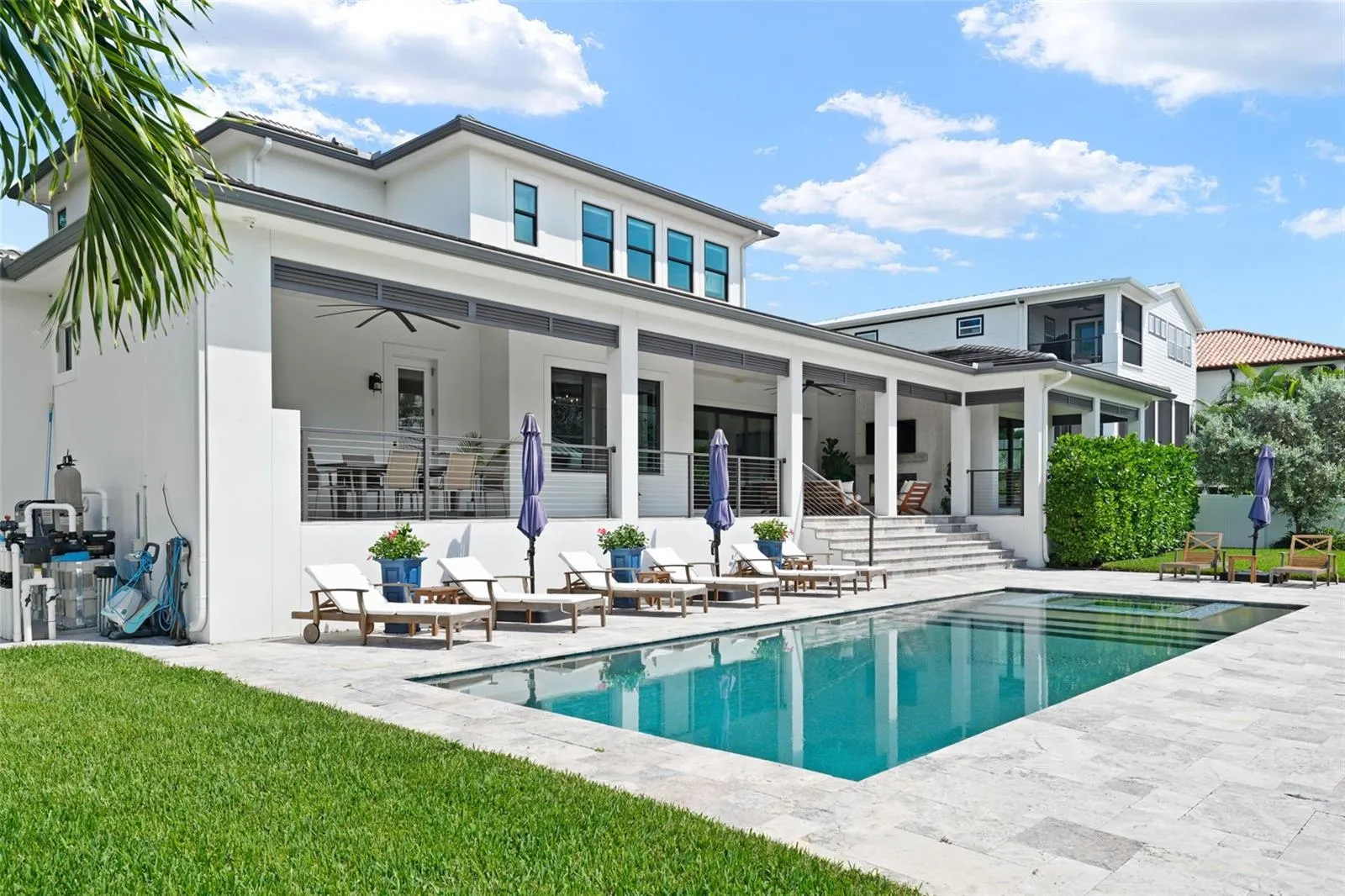 555 SUWANEE CIR