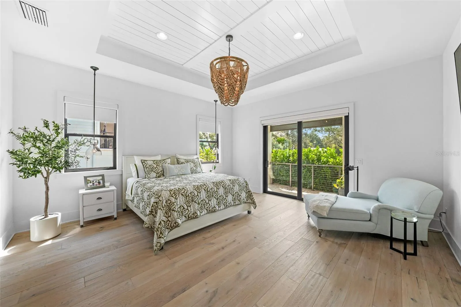 555 SUWANEE CIR