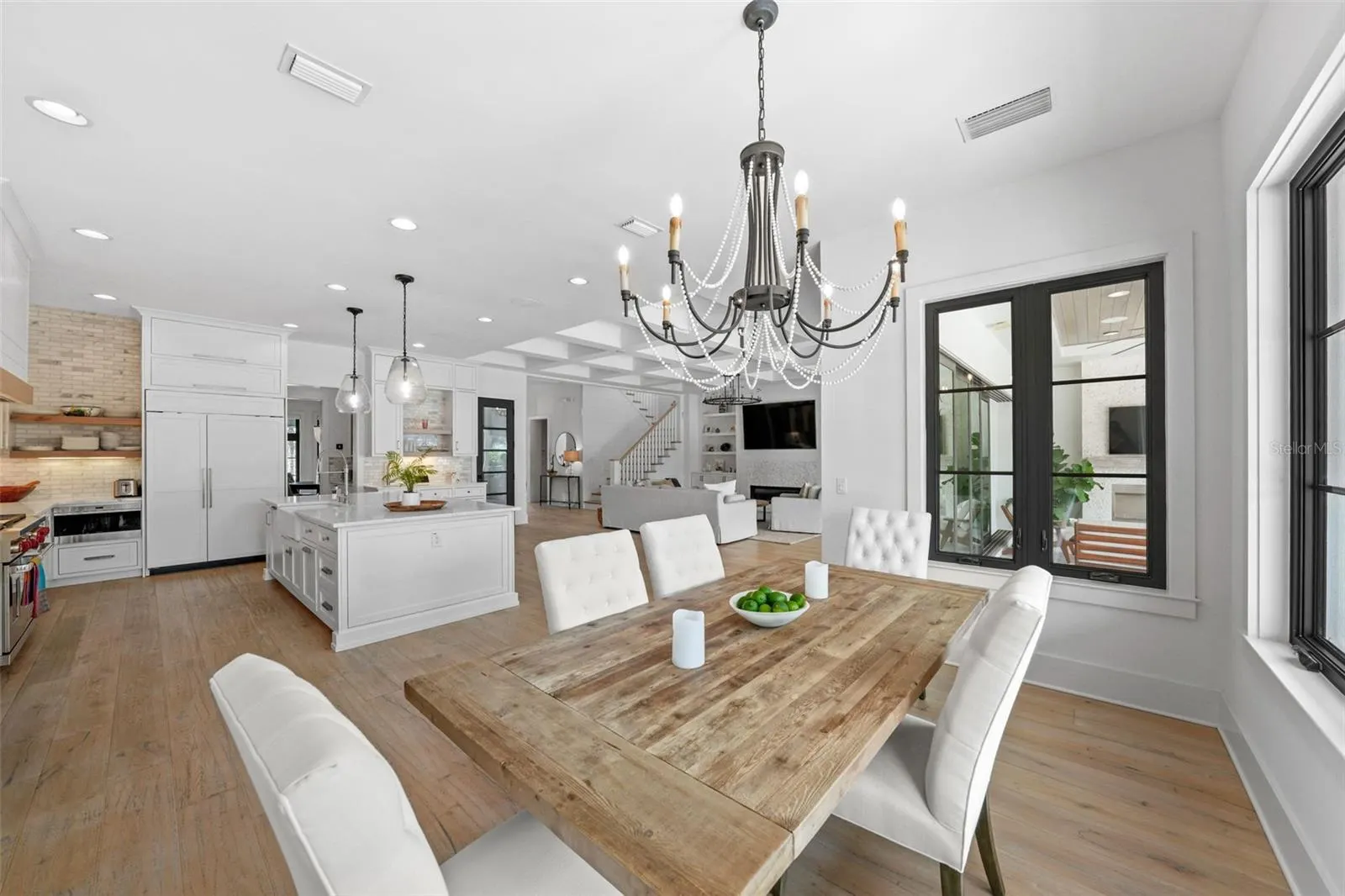555 SUWANEE CIR