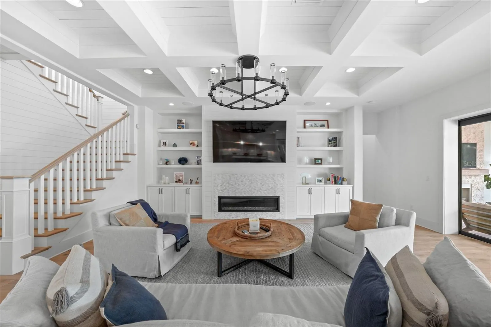 555 SUWANEE CIR