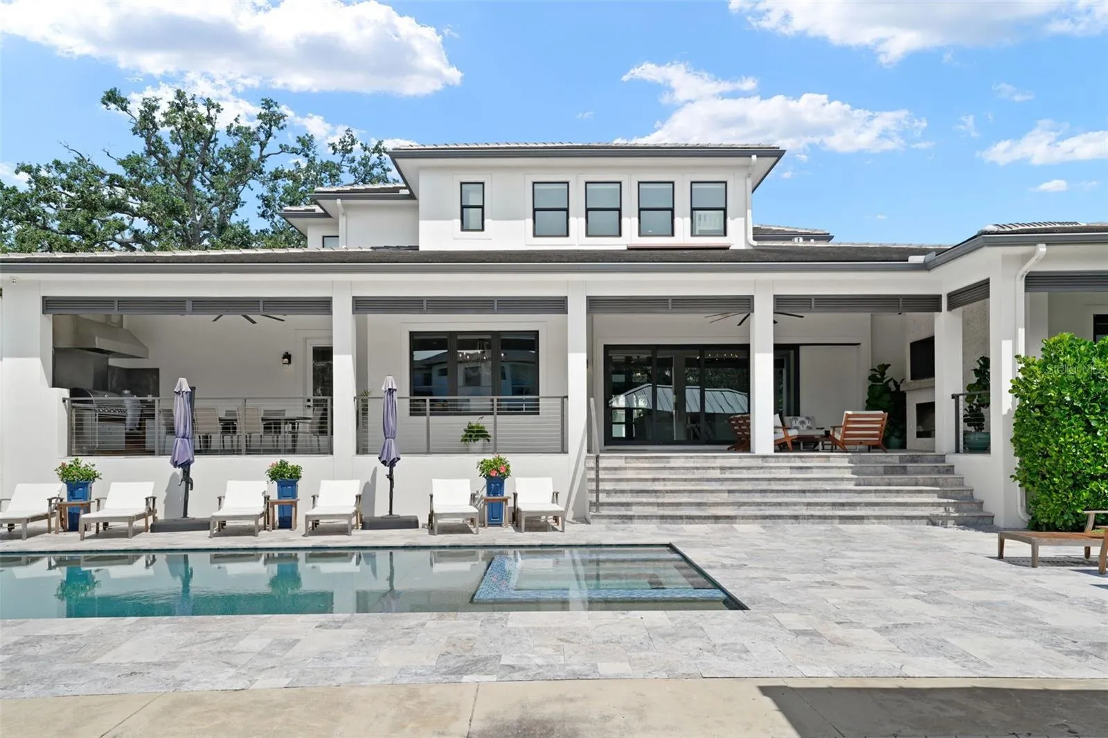 555 SUWANEE CIR