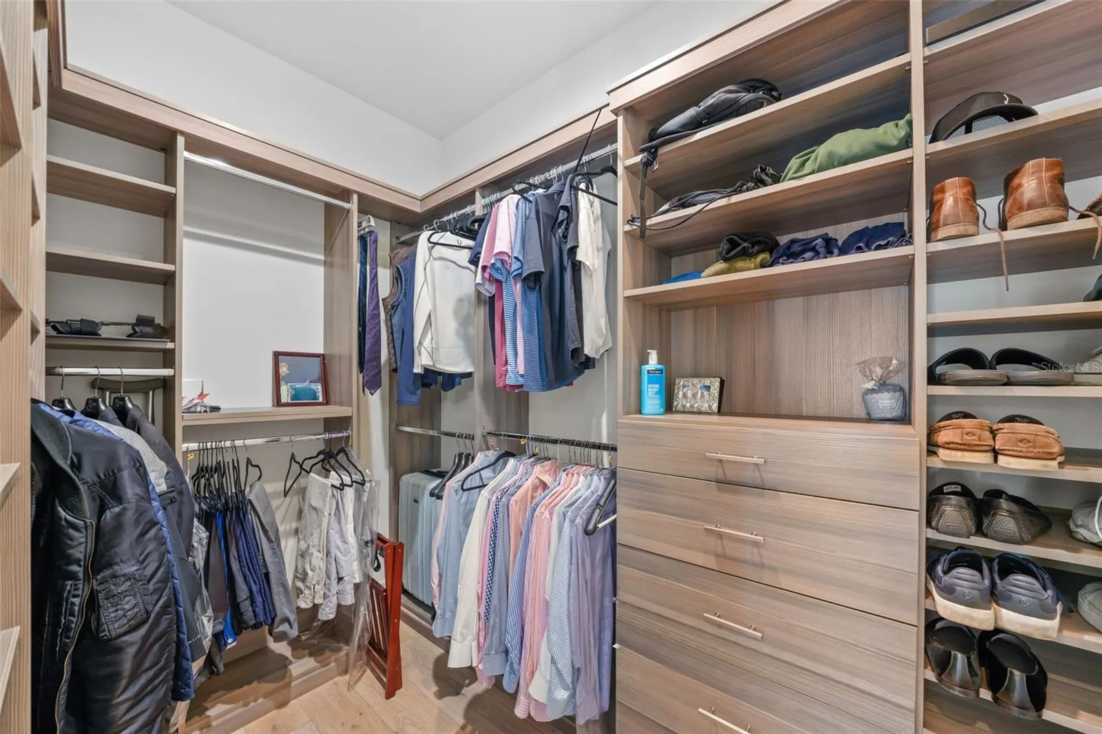 555 SUWANEE CIR