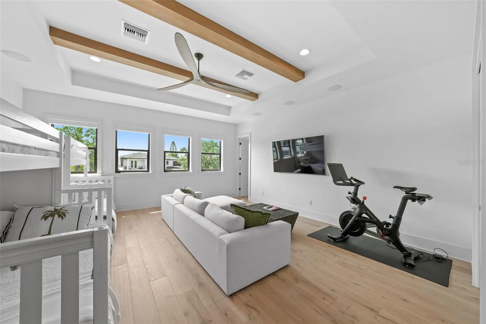 555 SUWANEE CIR