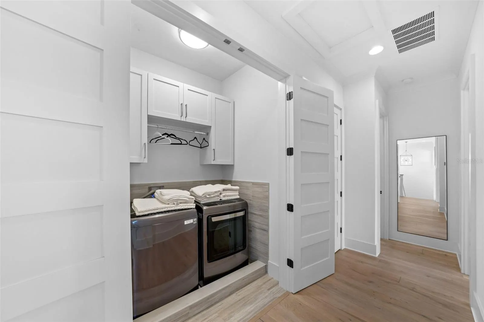 555 SUWANEE CIR
