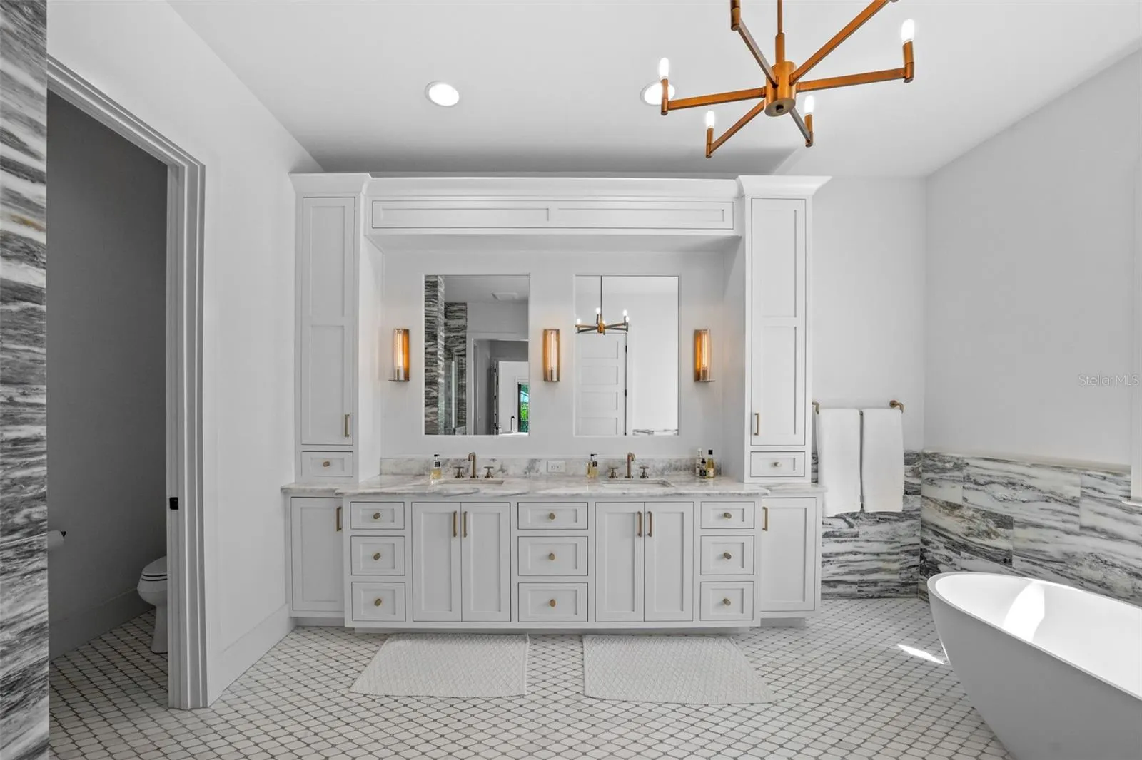 555 SUWANEE CIR