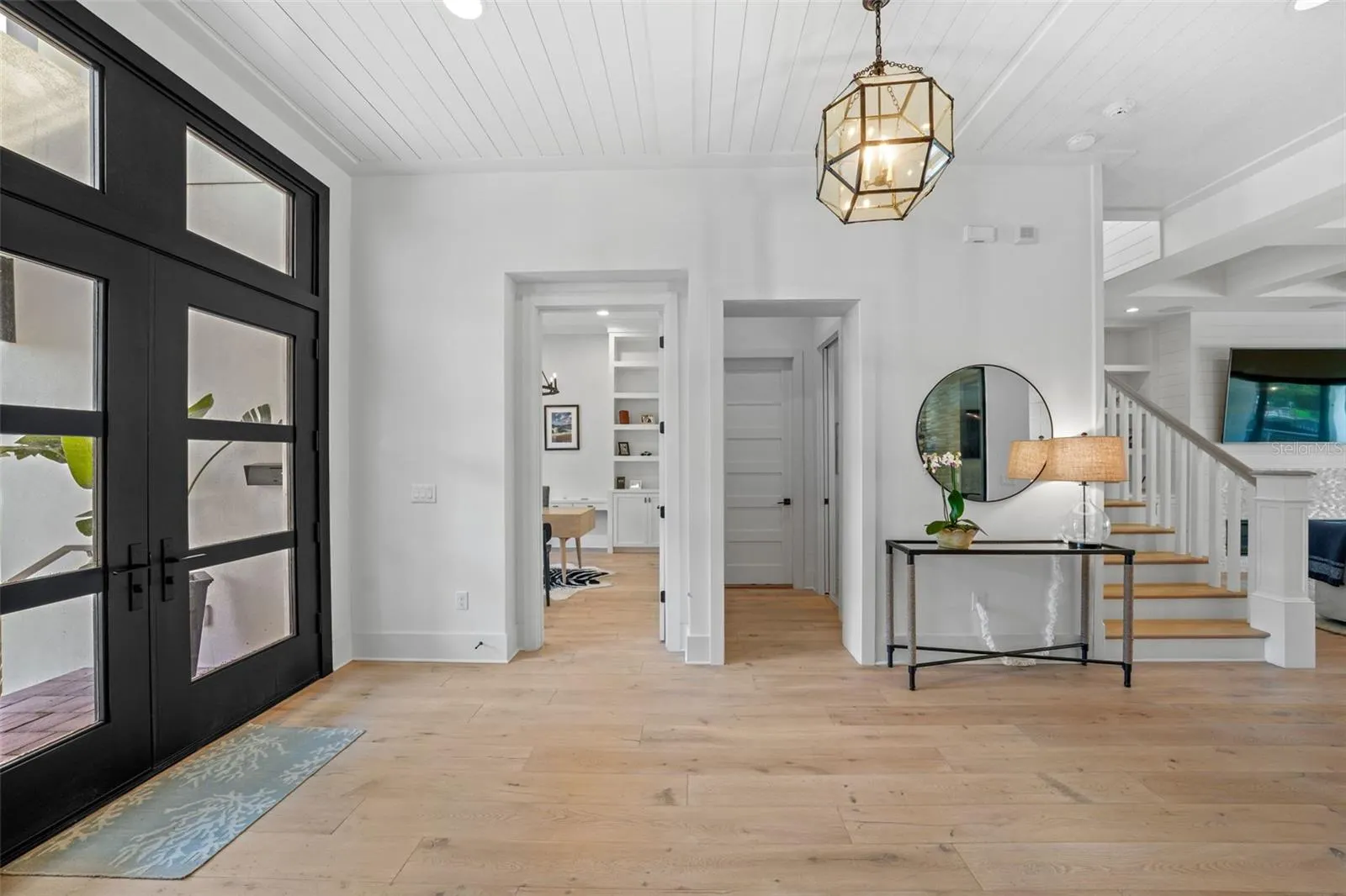 555 SUWANEE CIR