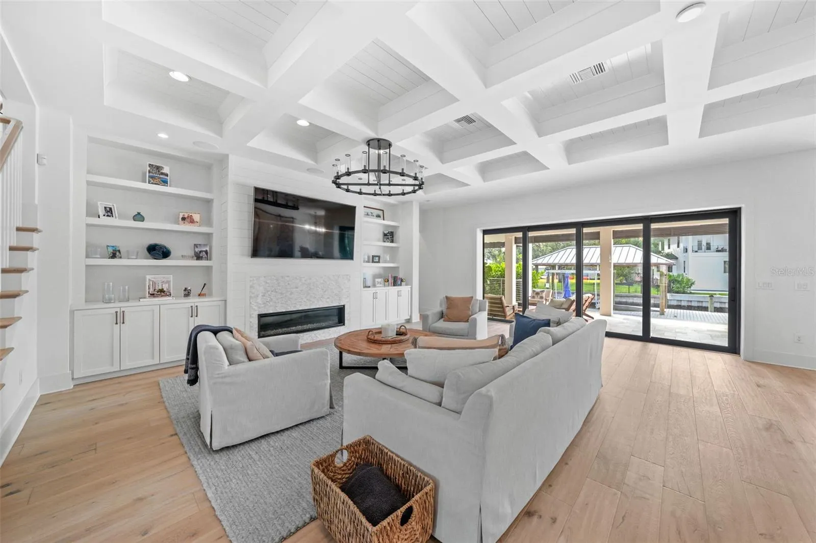 555 SUWANEE CIR