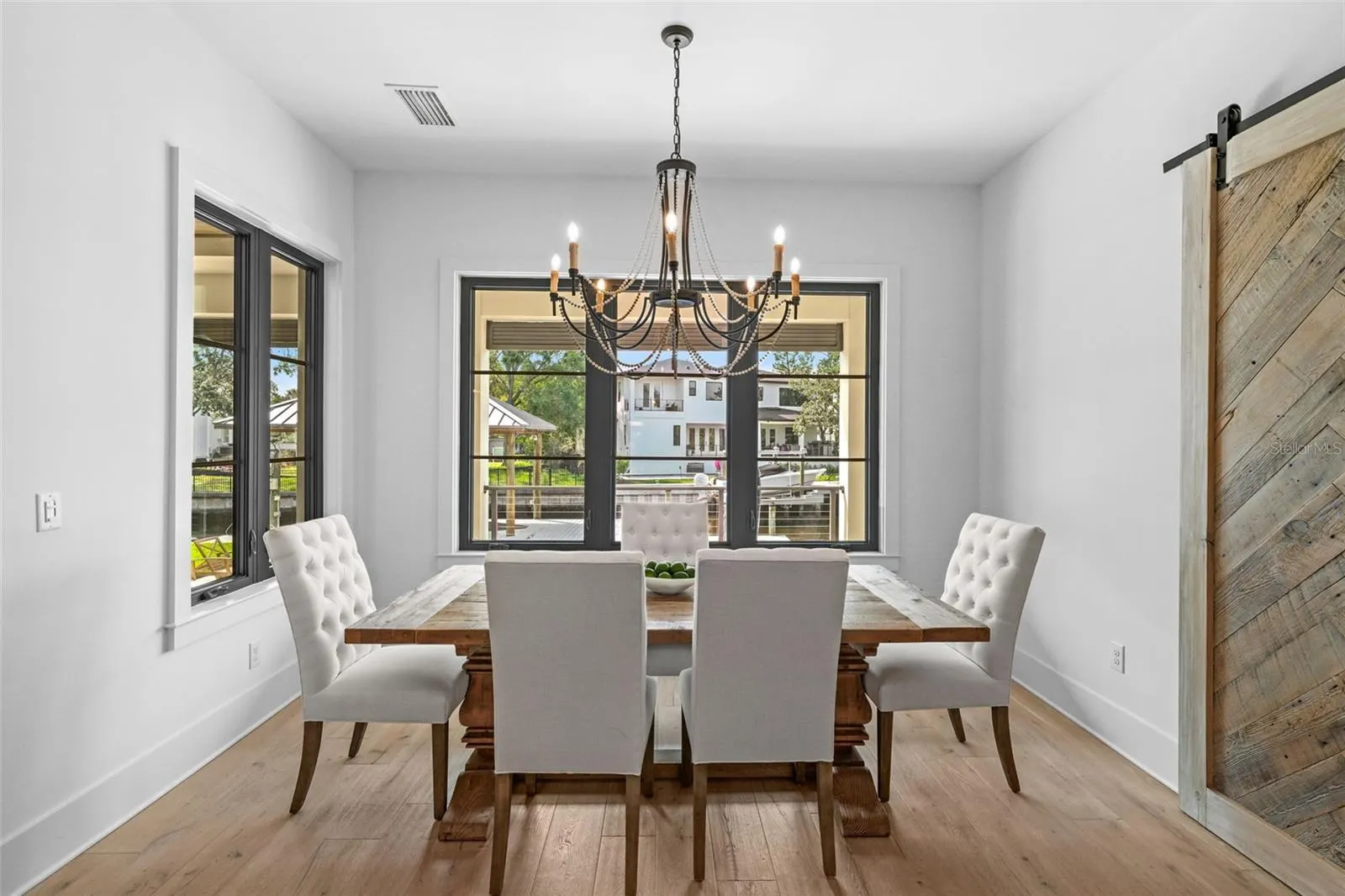 555 SUWANEE CIR