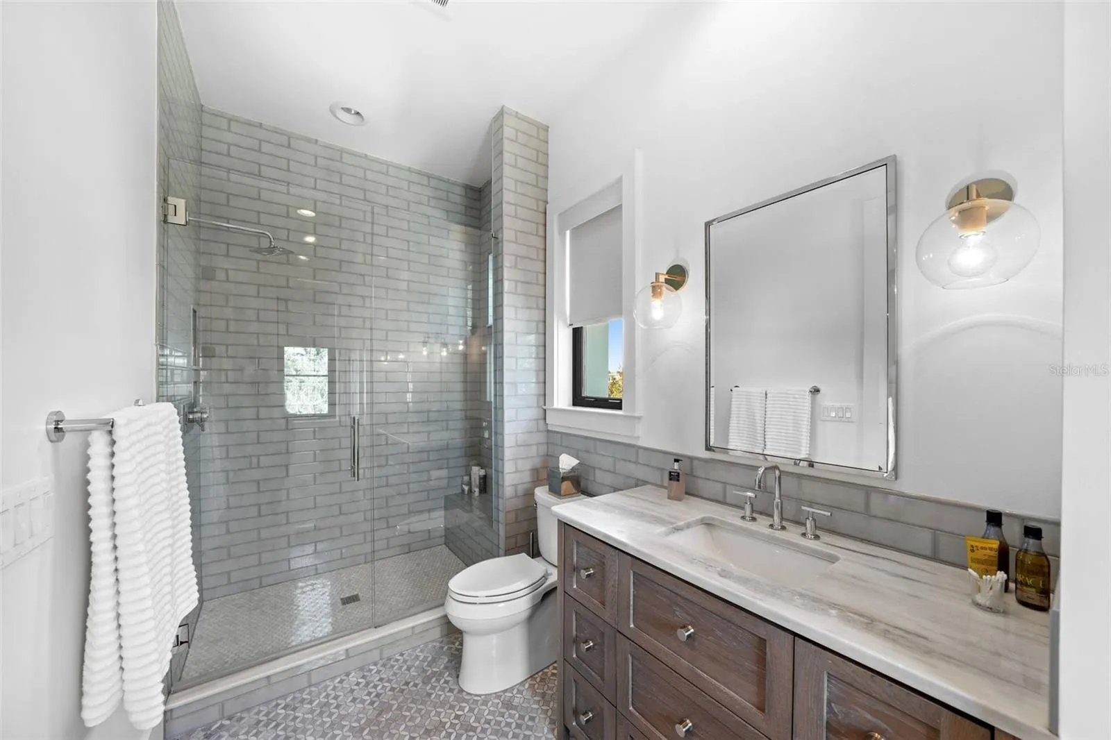 555 SUWANEE CIR