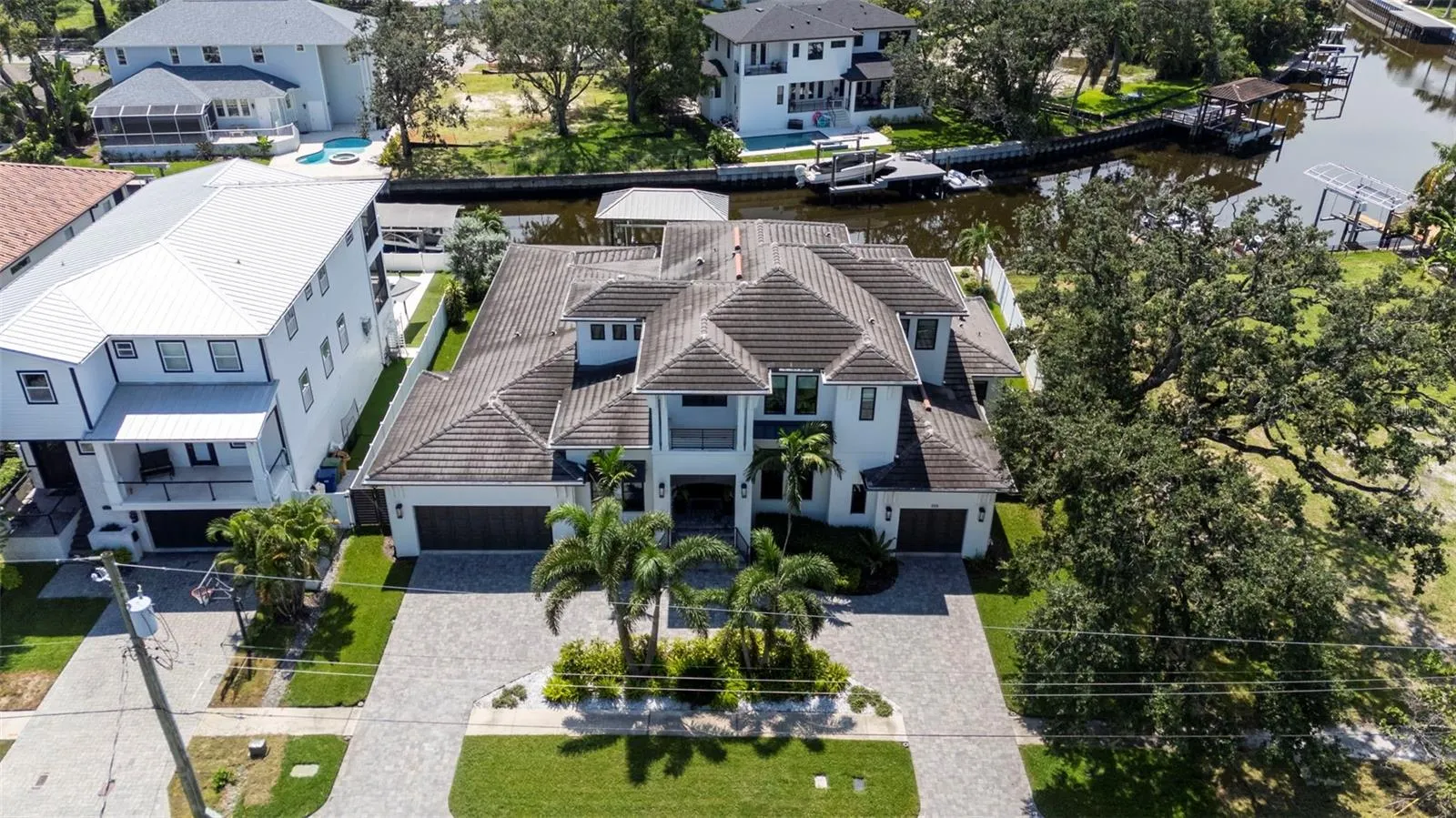 555 SUWANEE CIR