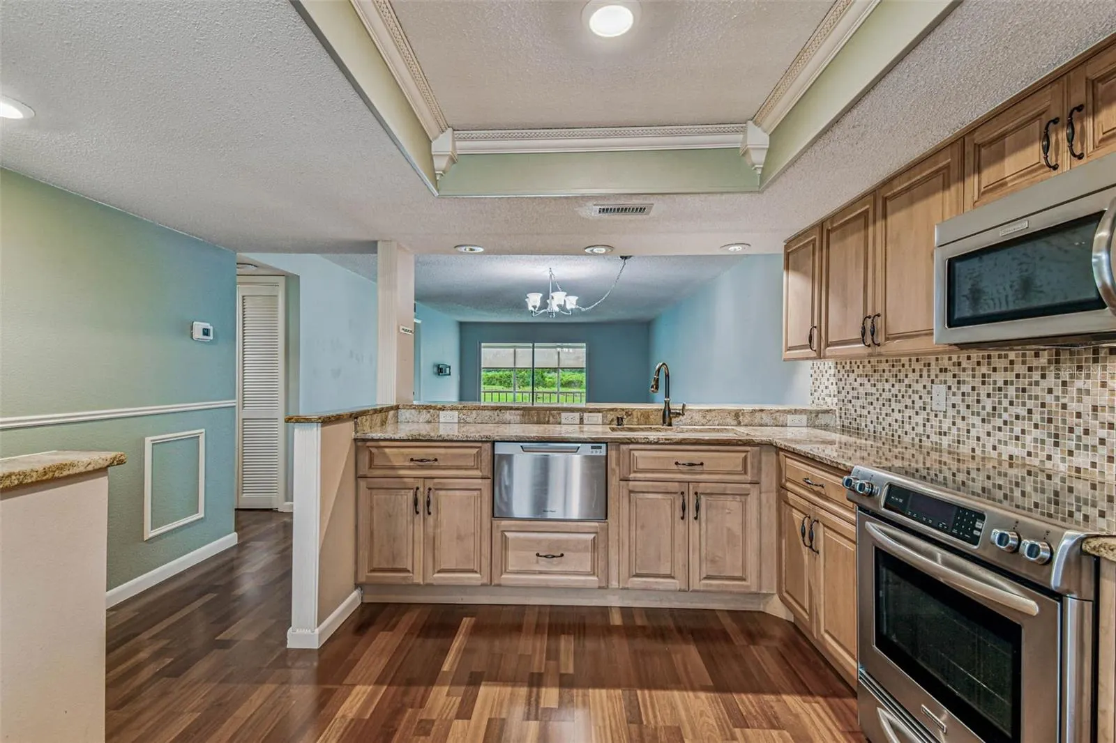 204 MARY DR