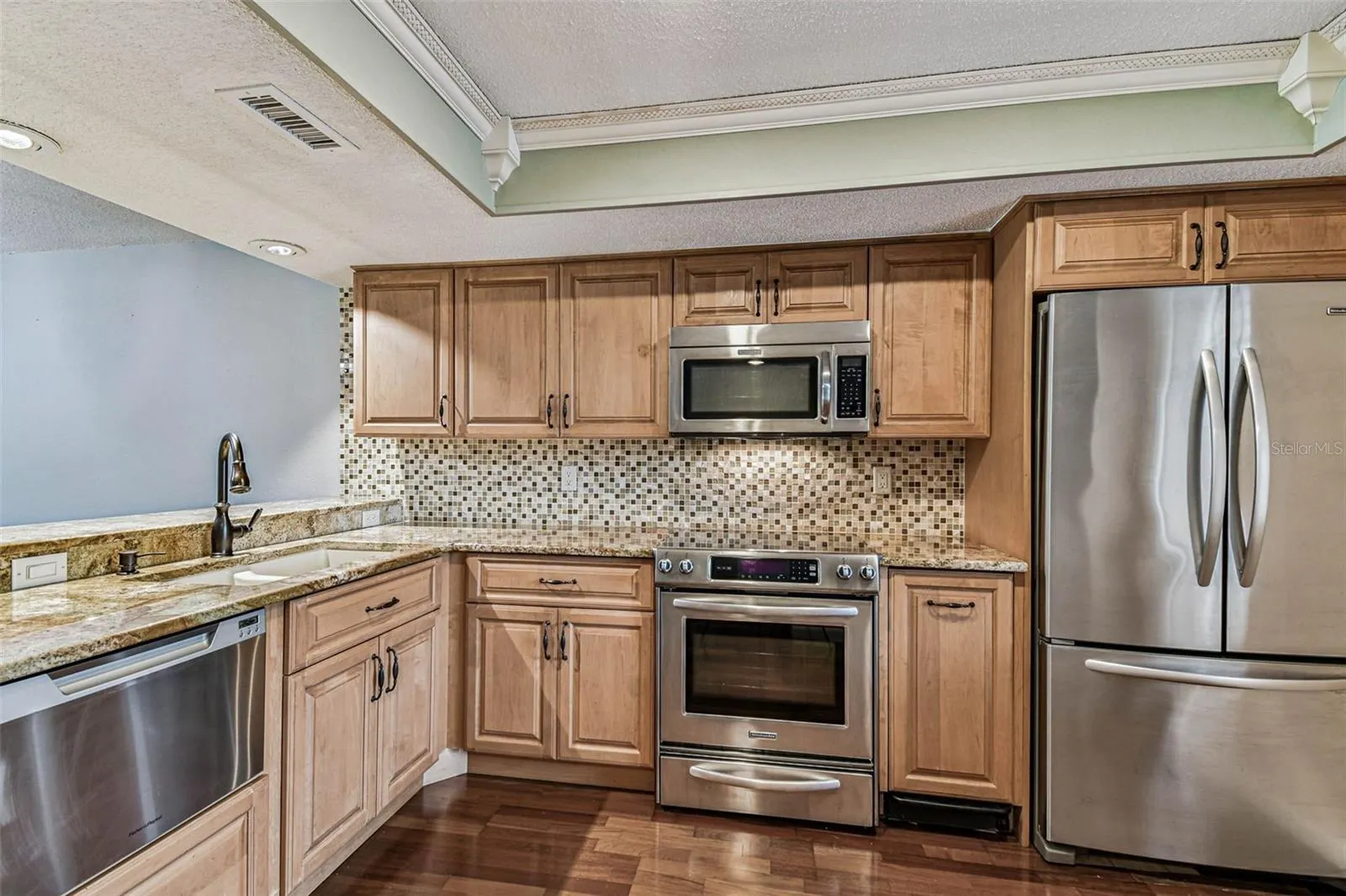 204 MARY DR