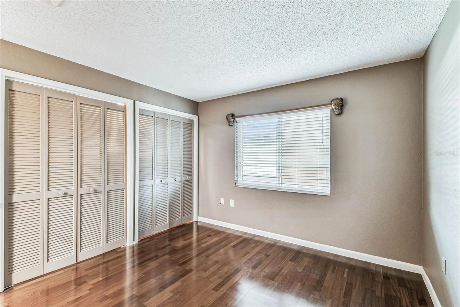 204 MARY DR
