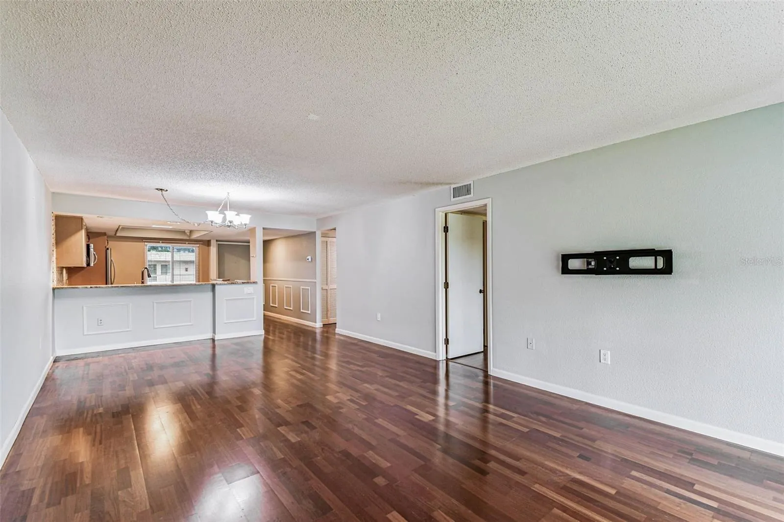 204 MARY DR