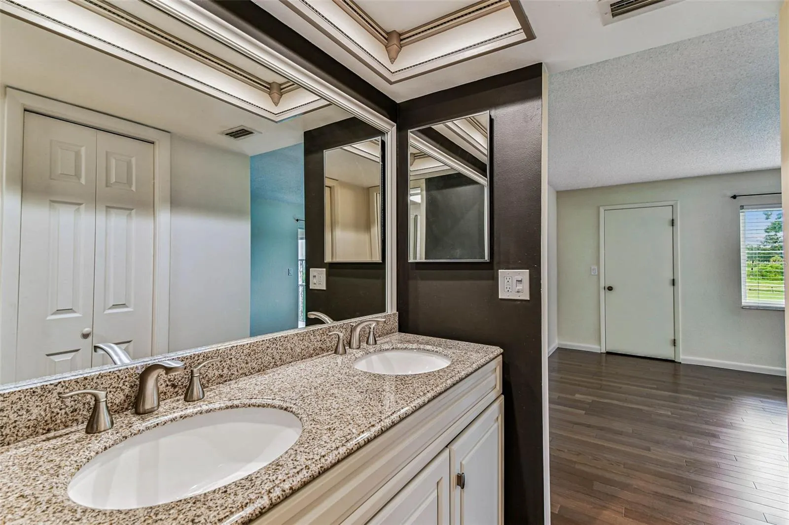 204 MARY DR