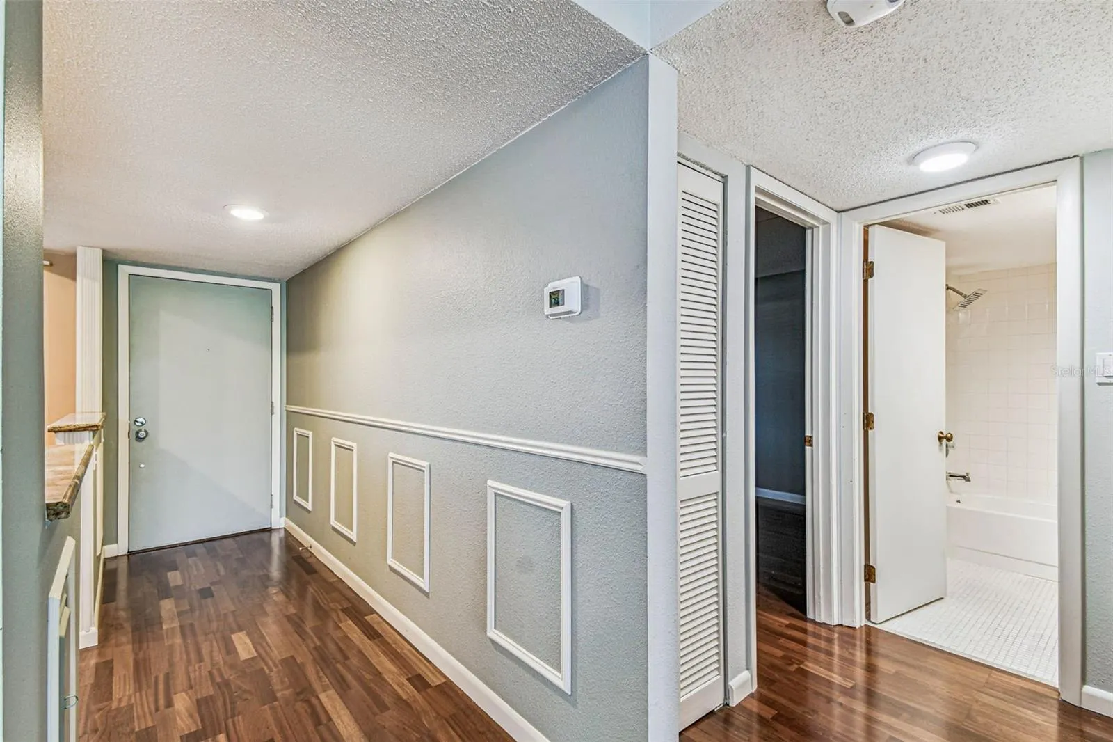 204 MARY DR