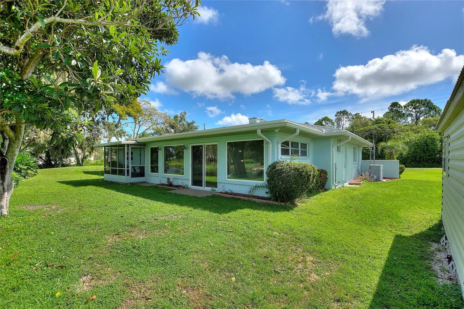 6196 LANTANA DR N