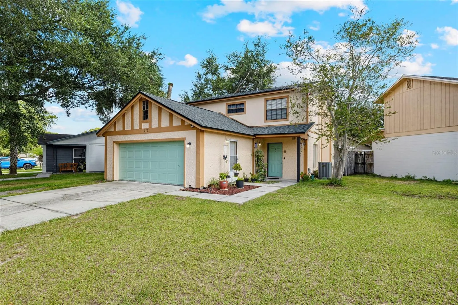 1070 BUTTERCUP DR