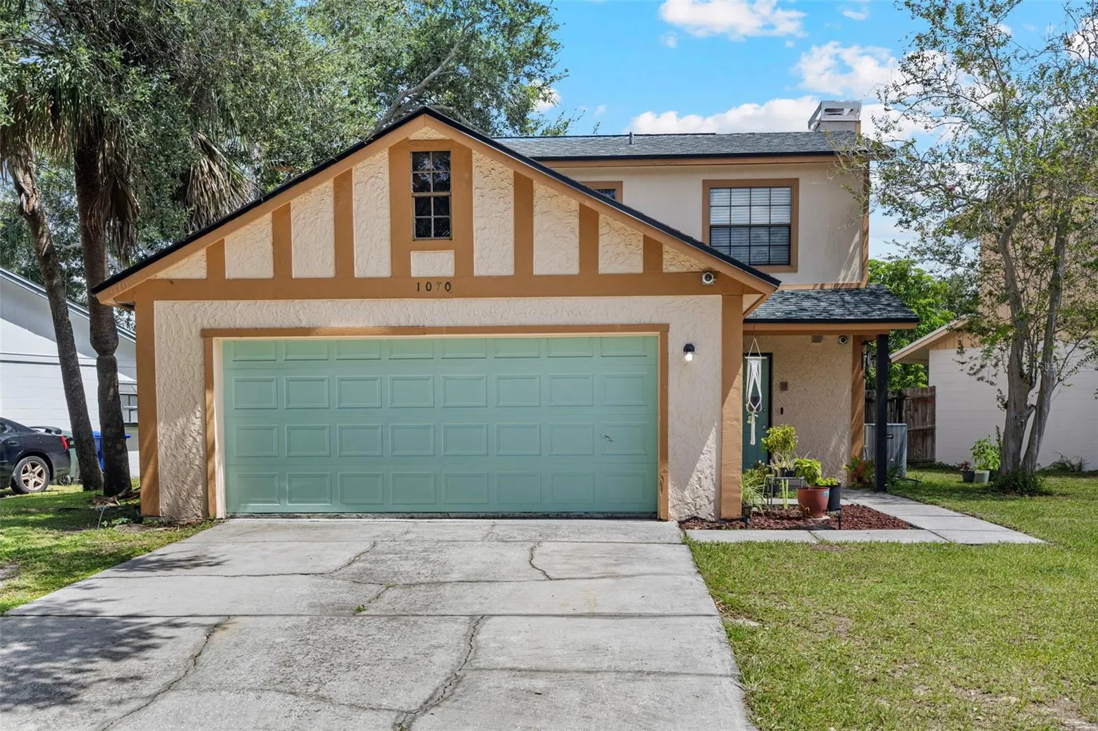 1070 BUTTERCUP DR