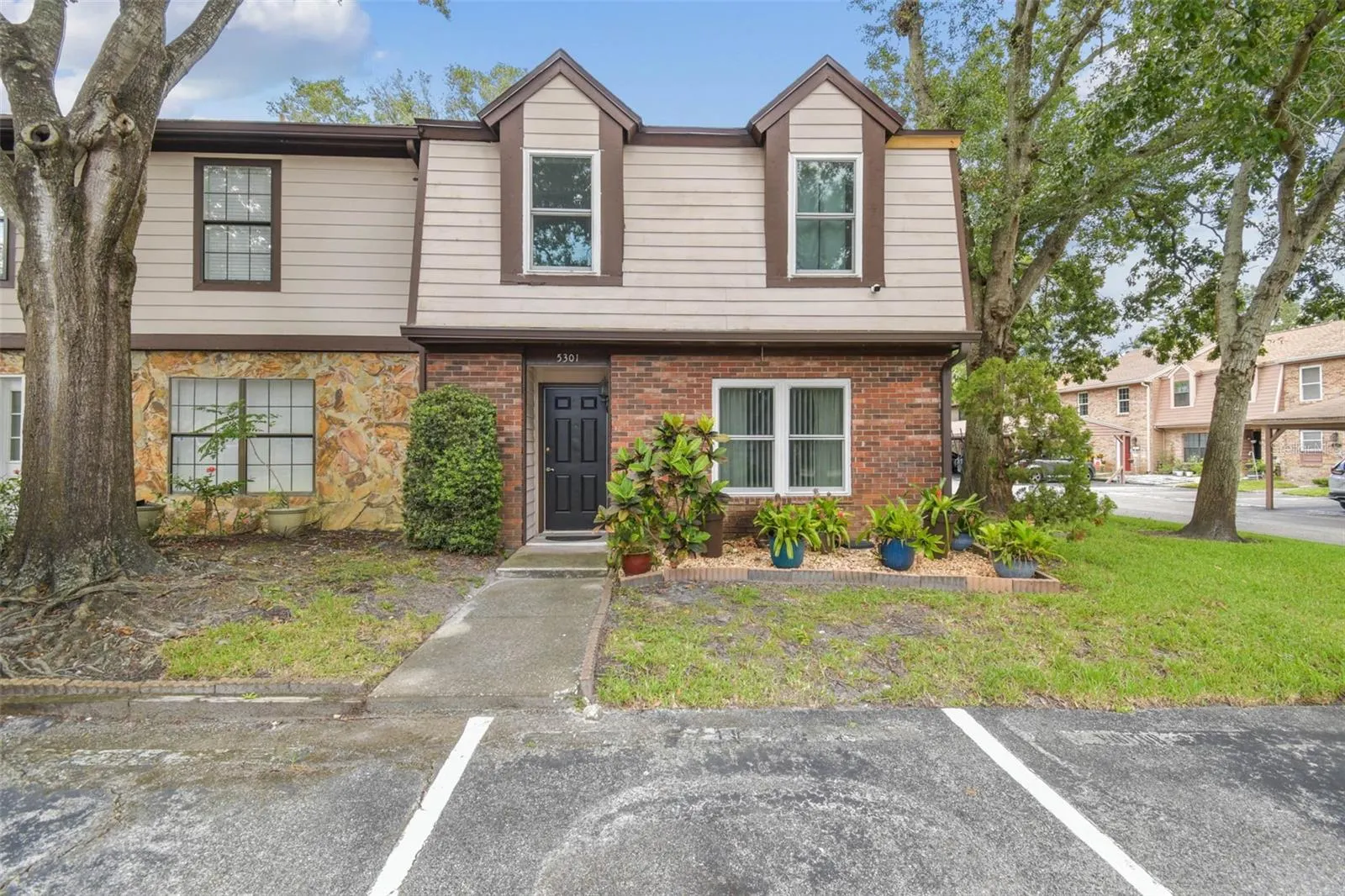 5301 PUTNAM CT