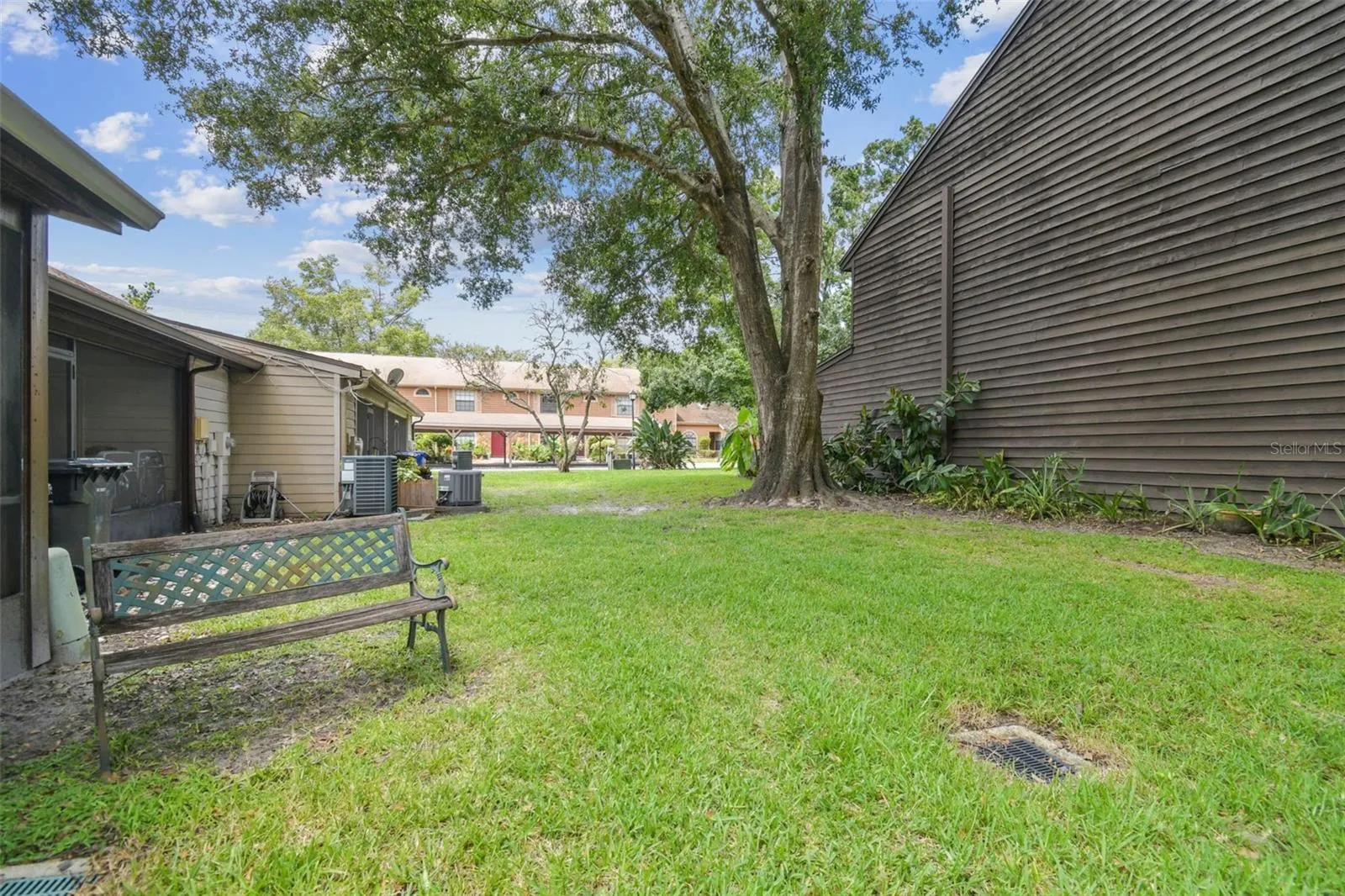 5301 PUTNAM CT