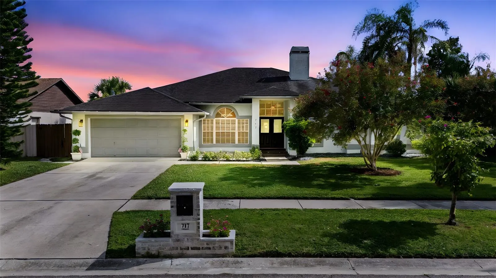 717 PINEWALK DR