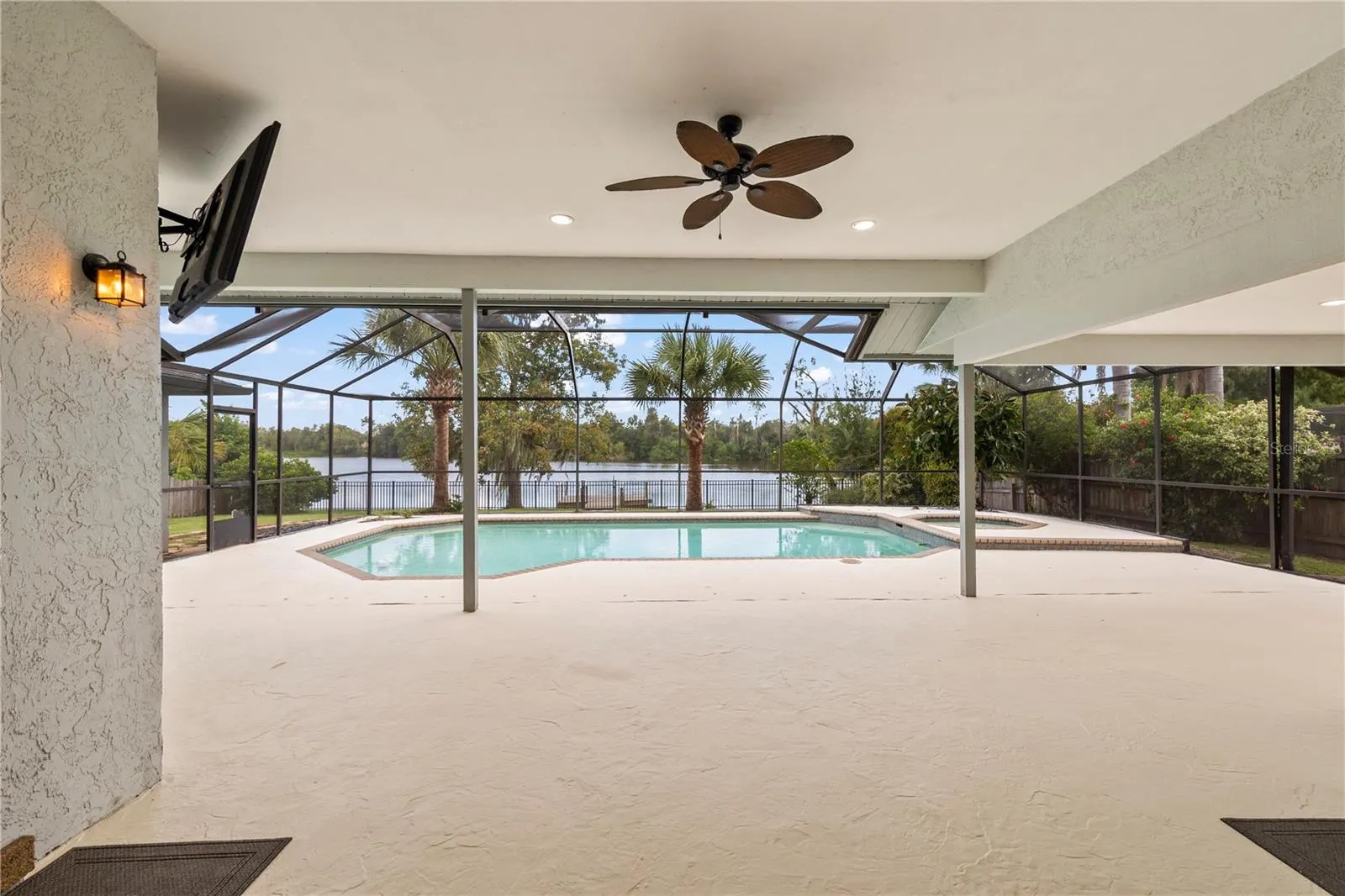 717 PINEWALK DR