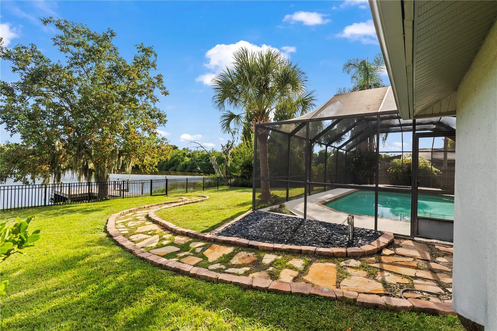 717 PINEWALK DR