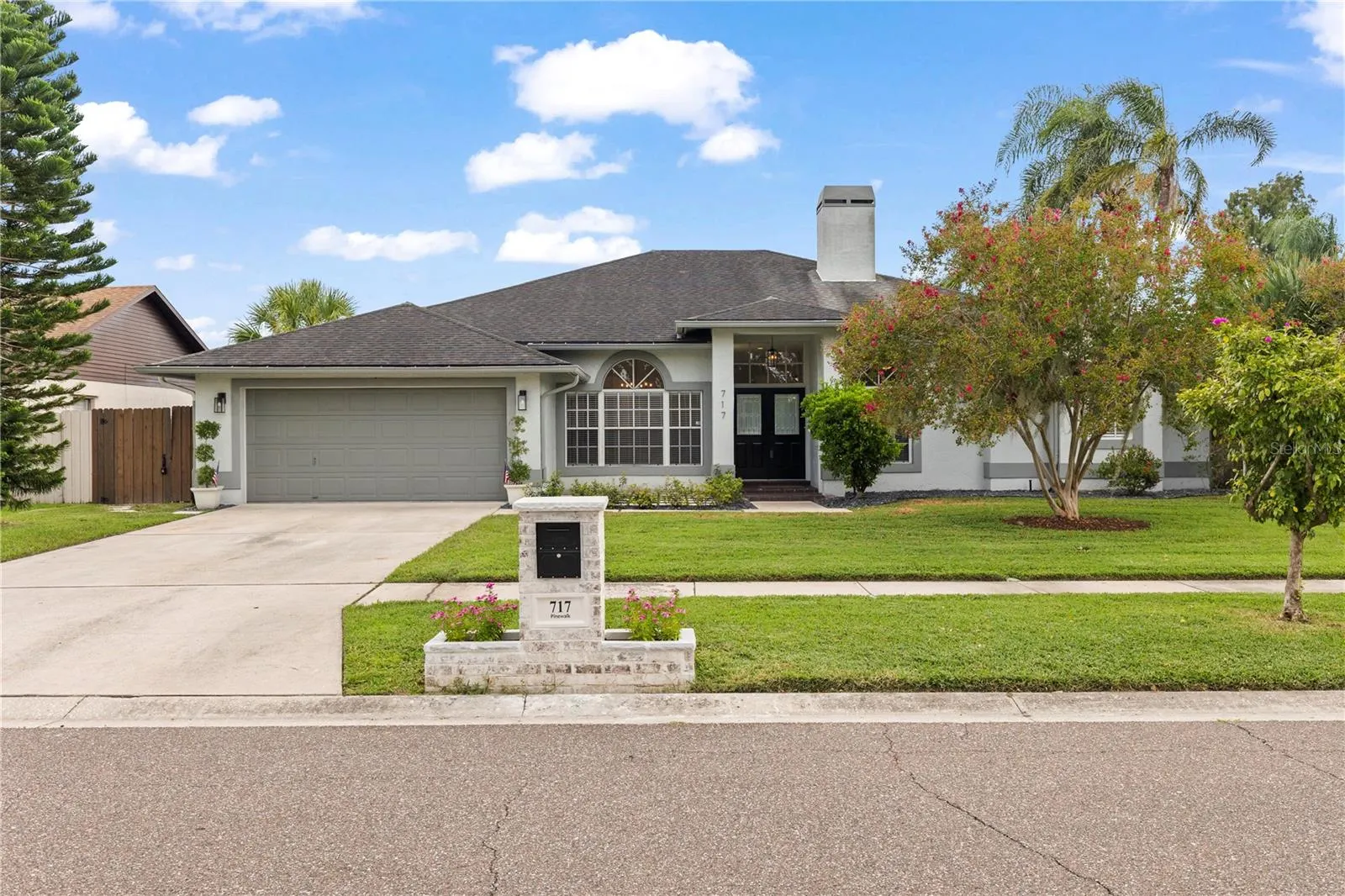 717 PINEWALK DR