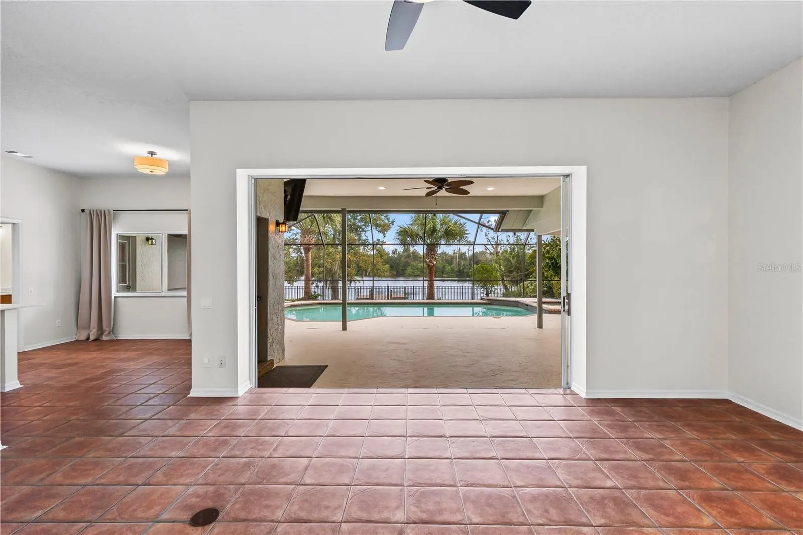 717 PINEWALK DR
