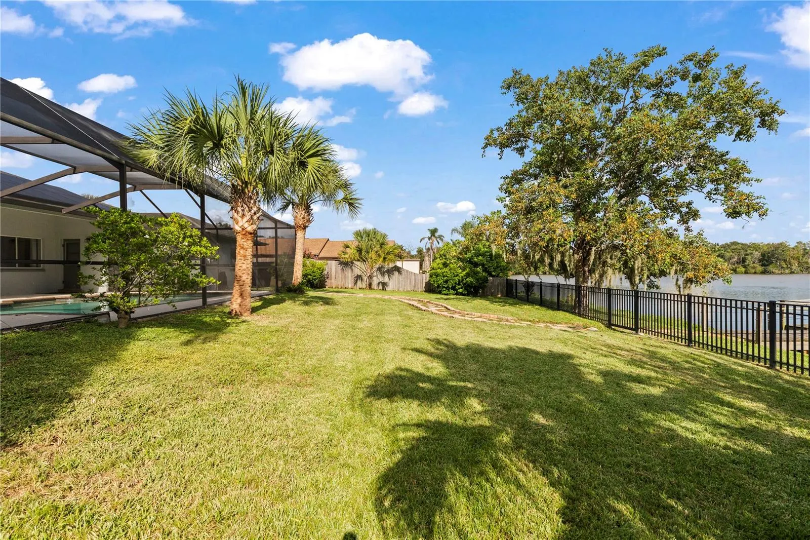 717 PINEWALK DR