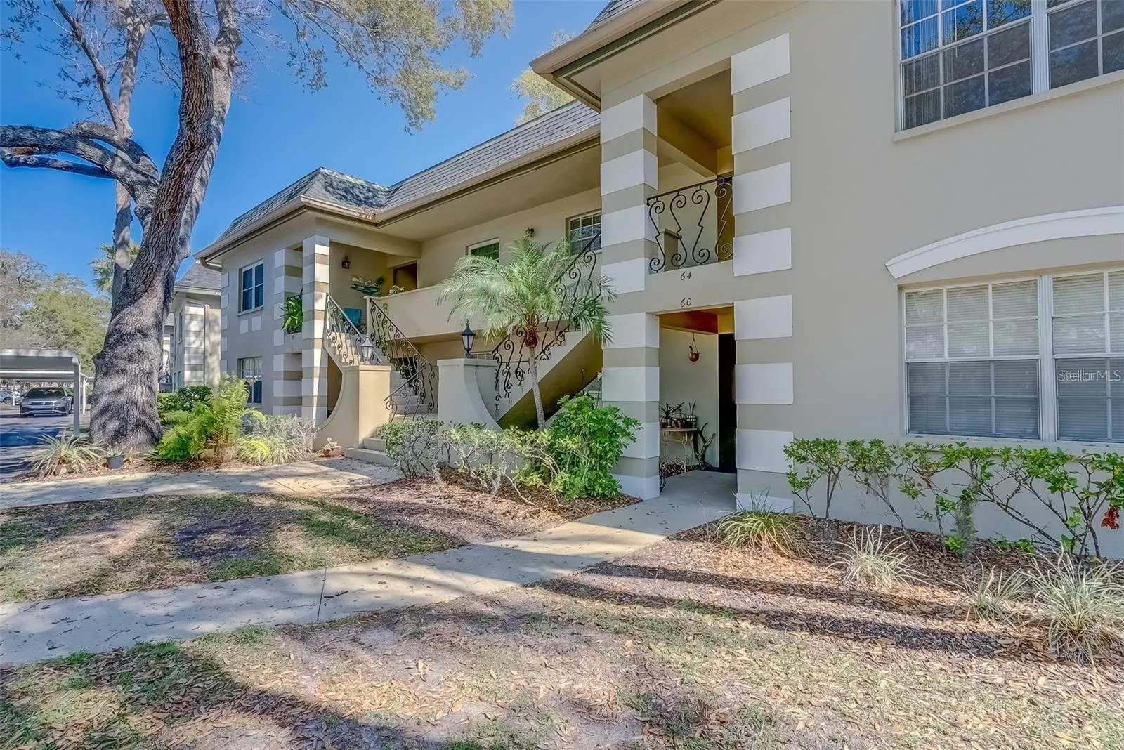 60 COUNTRY CLUB DR