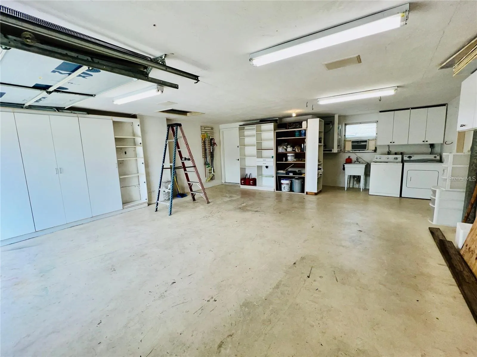 68 LAKE SHORE DR