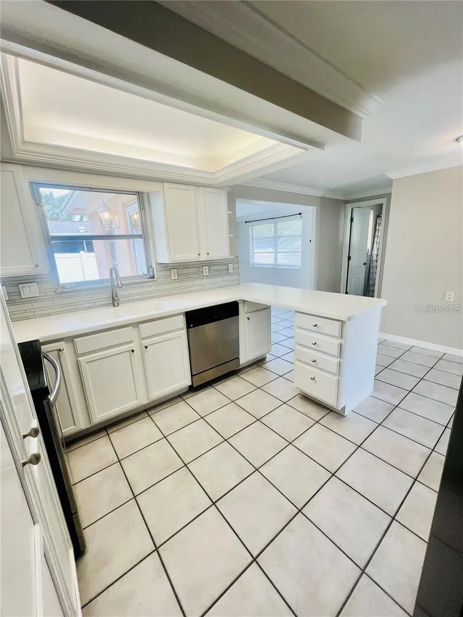 68 LAKE SHORE DR