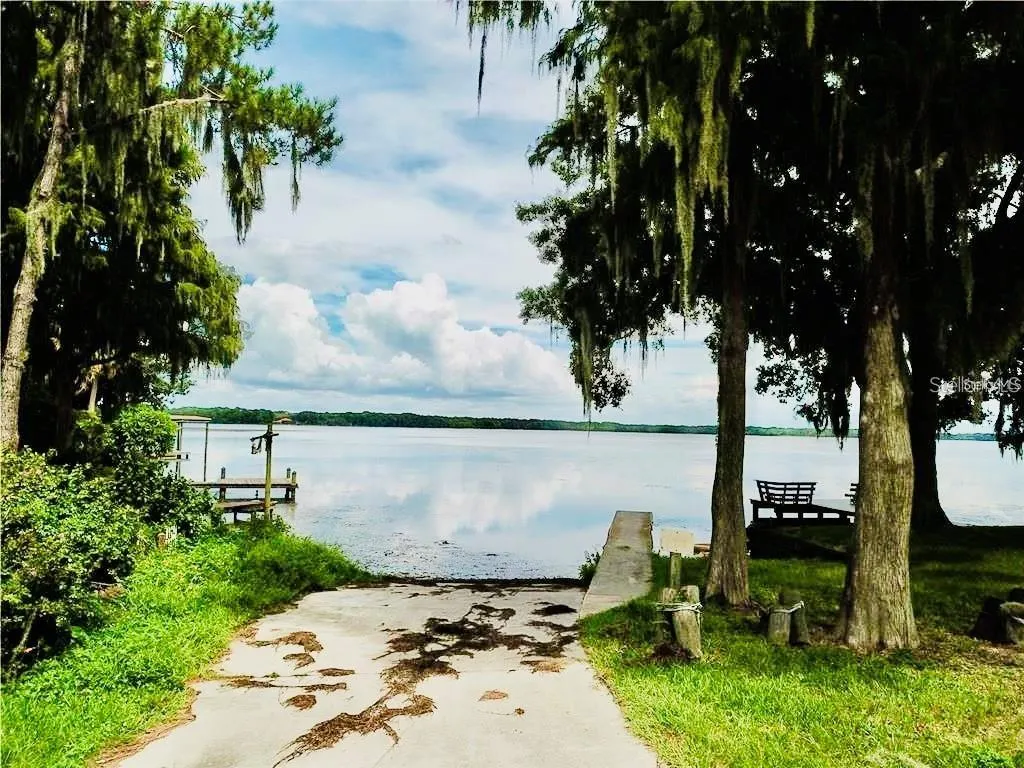 68 LAKE SHORE DR