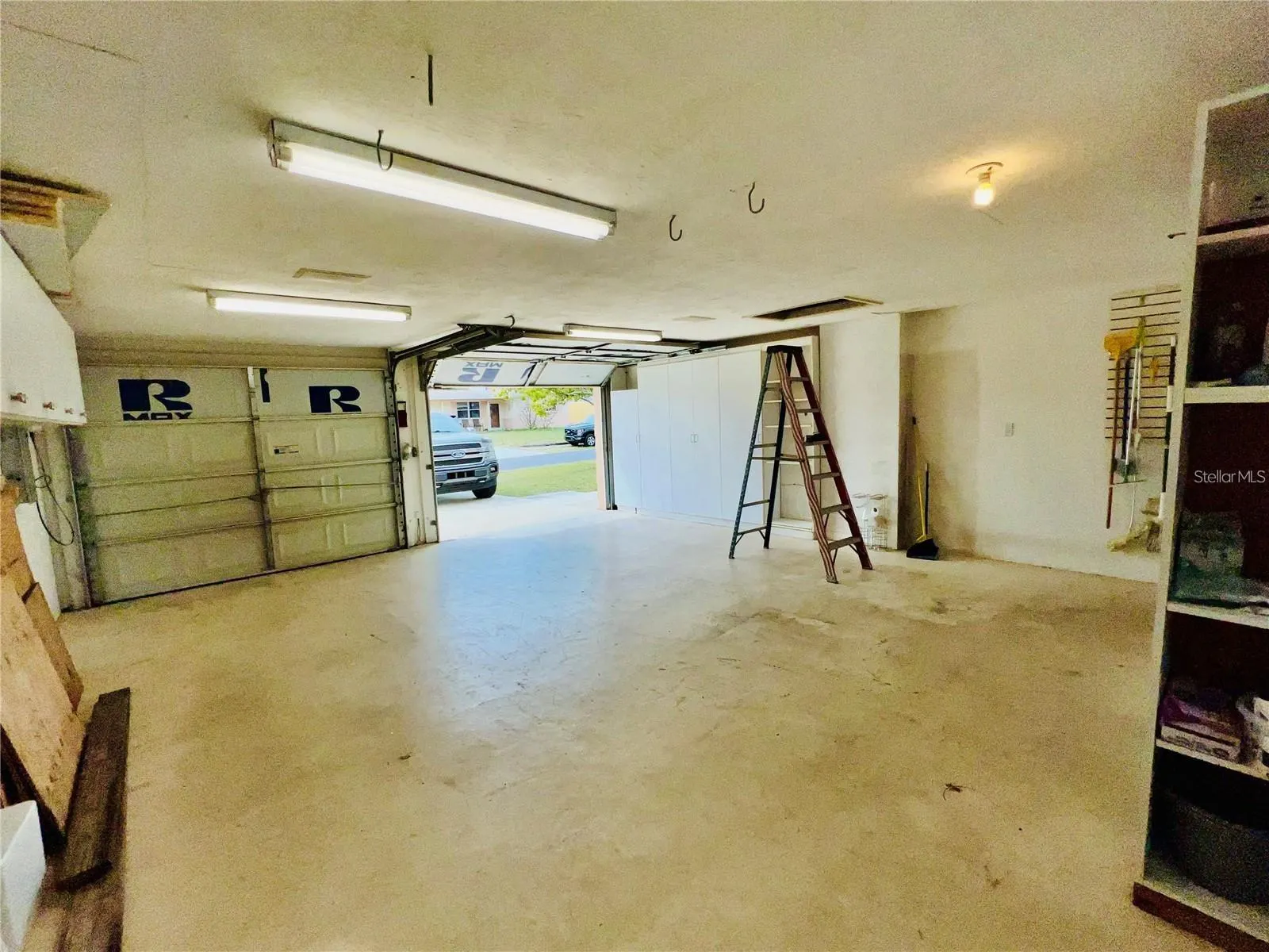 68 LAKE SHORE DR