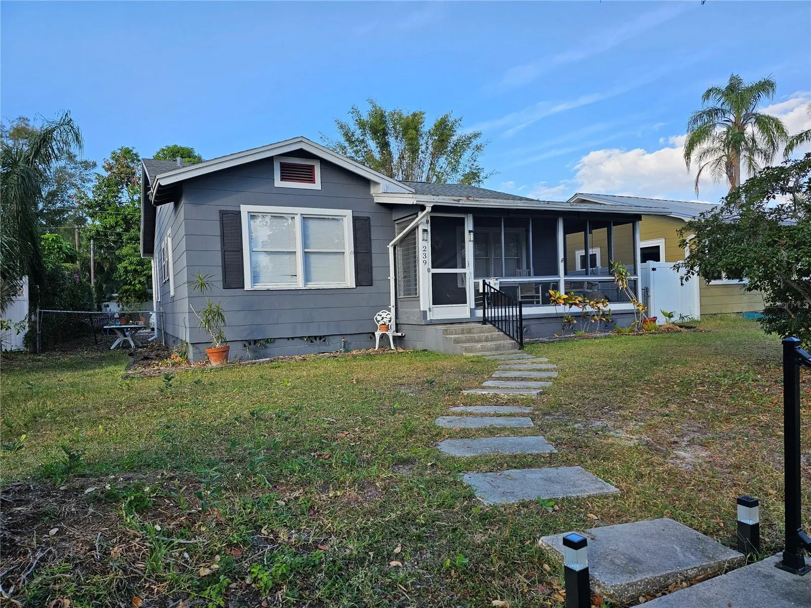 239 17TH AVE N