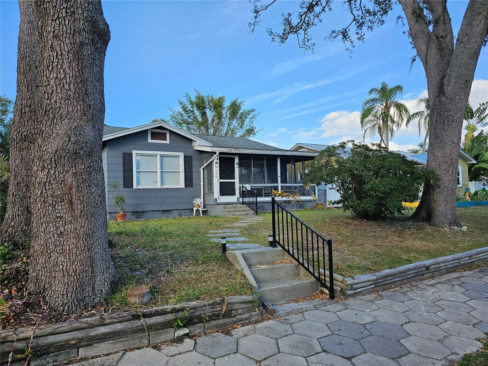 239 17TH AVE N