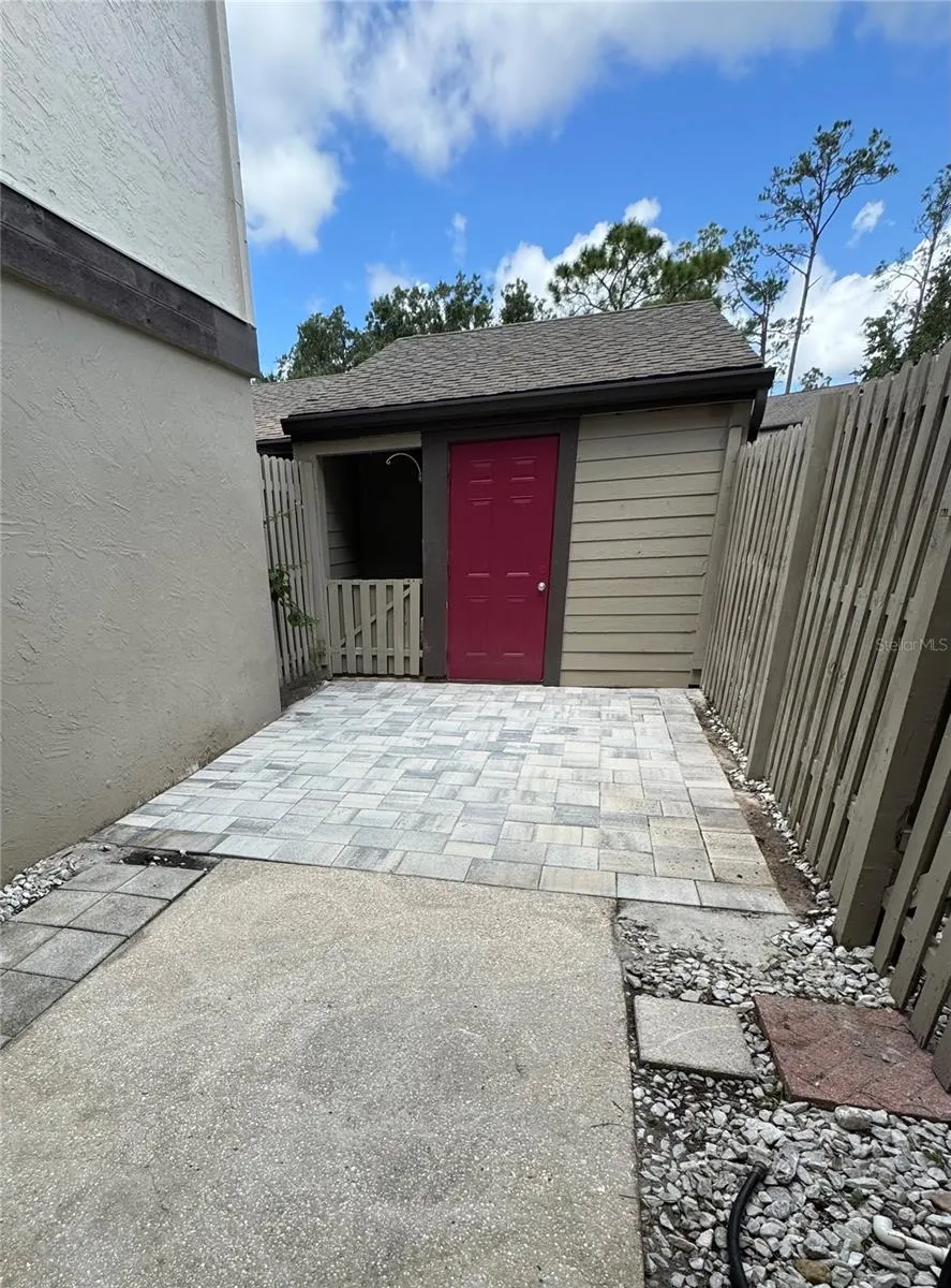 440 WOODS LANDING TRL