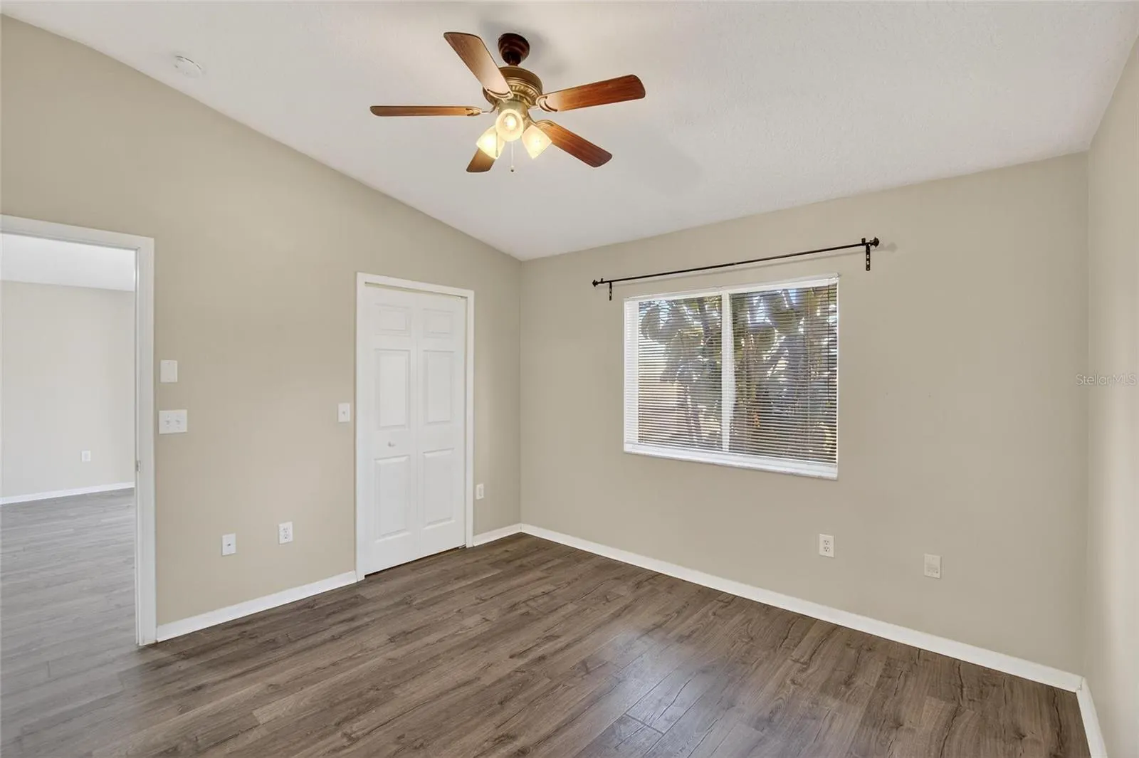 4404 COUNTRY HILLS BLVD