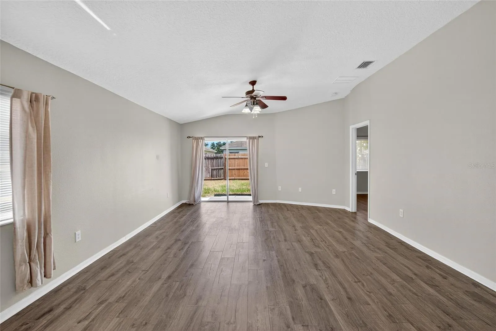 4404 COUNTRY HILLS BLVD